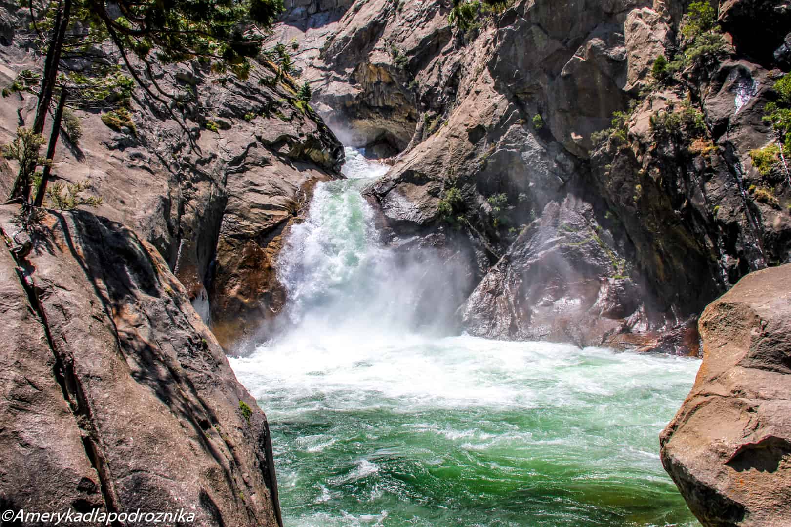  park narodowy sekwoi roaring river falls kings canyon 